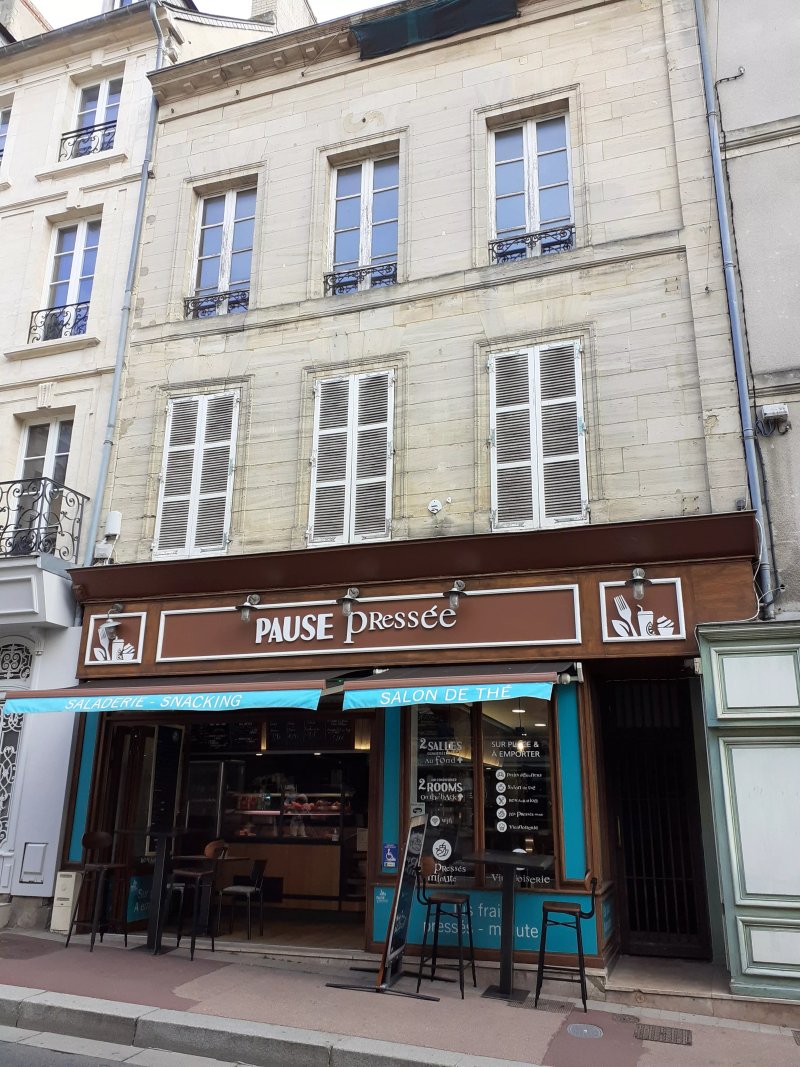 PAUSE Pressee