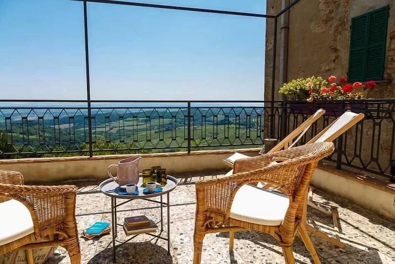 CHARMING HOUSE IN HISTORIC TOWN CENTRE - ART-STUDIO In Cerca D'Autore