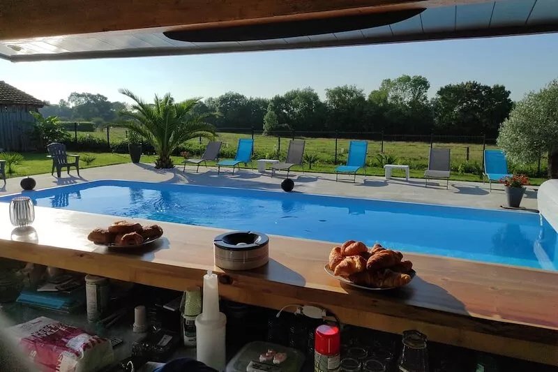 MEDOCAINE HOUSE WITH SALT HEATED POOL 15 mins FROM THE OCEAN