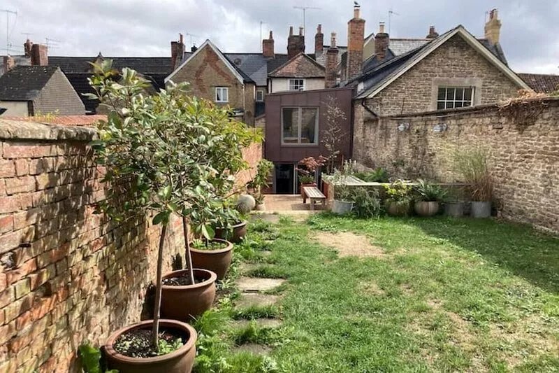 Stylish 4-bedroom townhouse in the heart of Bruton