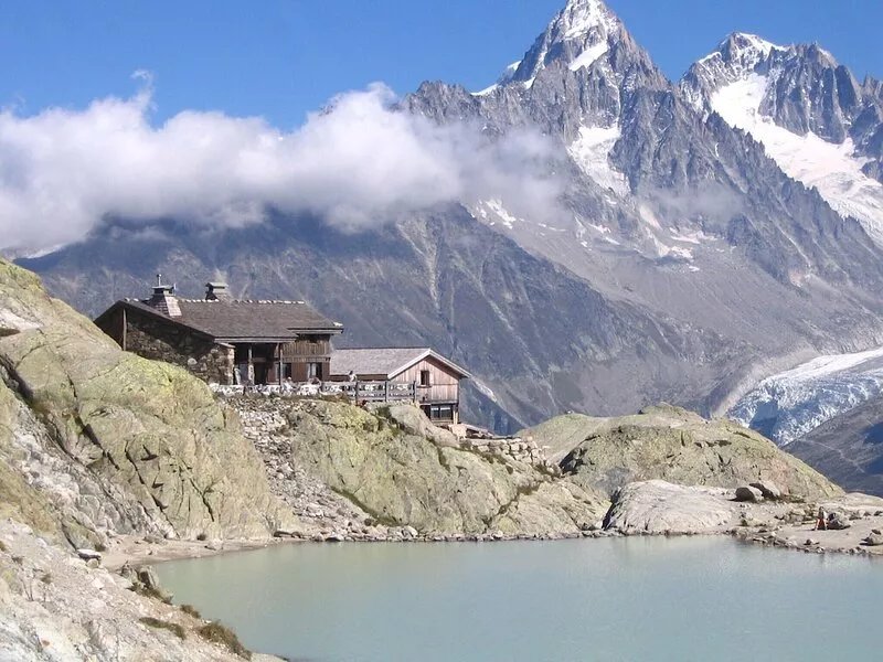 32m² apartment entirely renovated in mountain style, facing brevent,