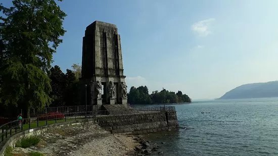 Mausoleo Luigi Cadorna - architettura di regime