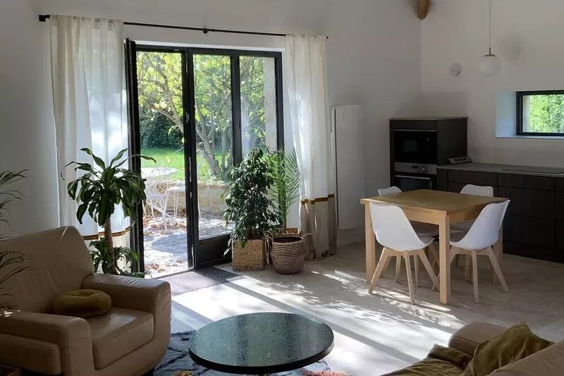 In the heart of wine-growing Anjou, renovated gîte on a 10-hectare estate