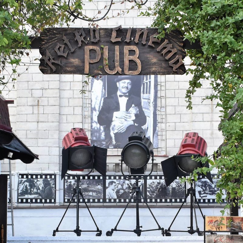 Retro Cinema Pub