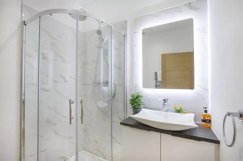 The Retreat At The Lawrence Apartment - sleeps 4 guests  in 2 bedrooms