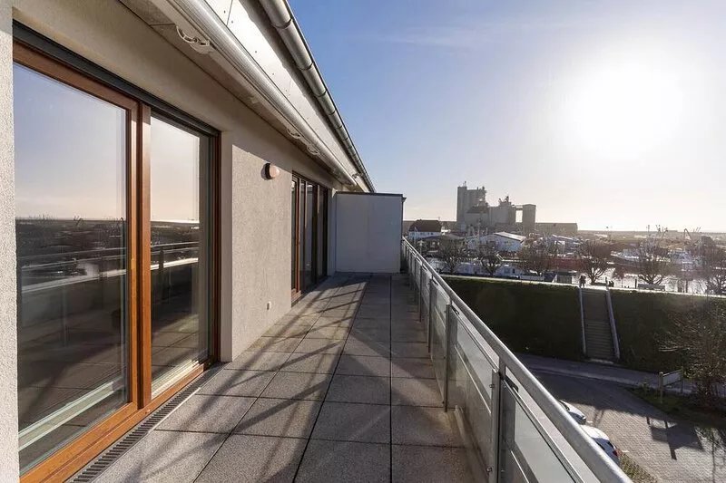 Luxurious vacation apartment with harbor view in the "Deichoase"