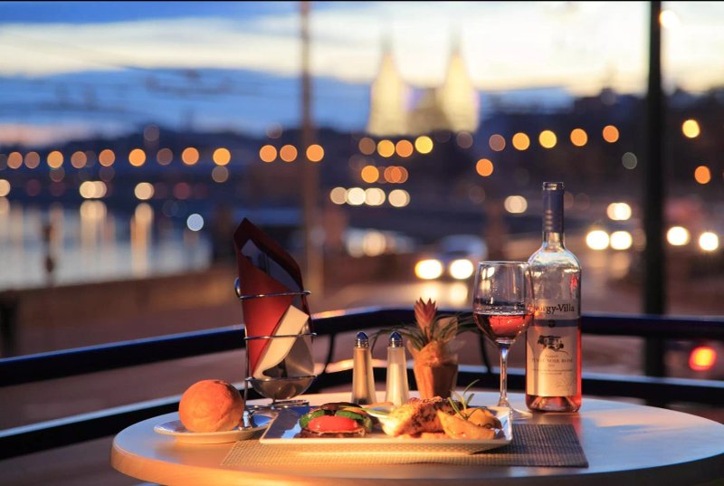 Tisza Cafe & Restaurant