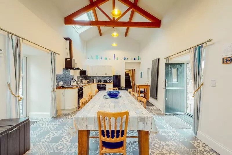 Cosy Dog Friendly 18th Century Barn, Hot Tub