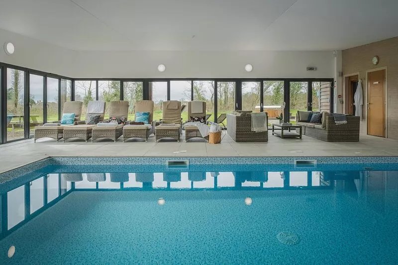 Stylishly renovated farmhouse with hot tub in rural Somerset