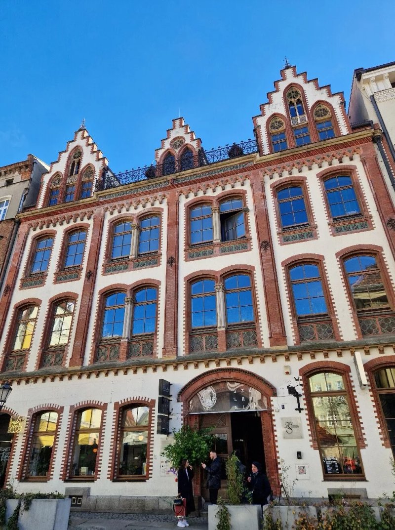 19 Ofiar Oswiecimskirch Building