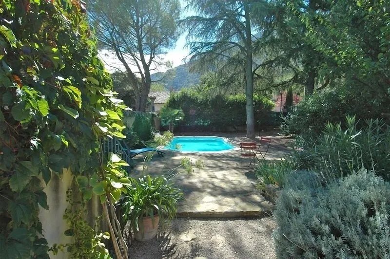 Lovely Maubec apartment with private gardens, heated saltwater pool & internet