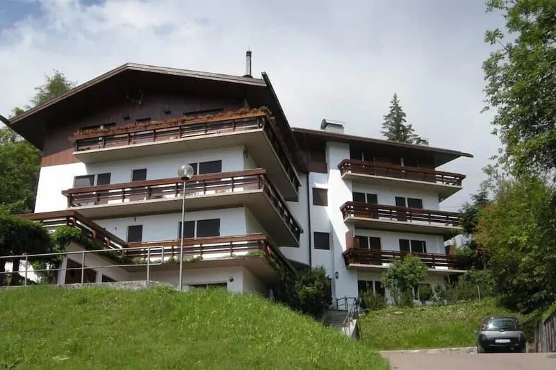 Apartment in the center with mountain views, a stone's throw from the cable car