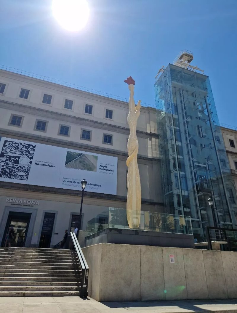 El pueblo espanol tiene un camino que conduce a una estrella