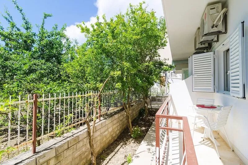 Apartments & Rooms Barišić - Standard Studio Apartment with Balcony and Garden