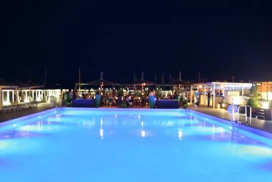 Lemon Lounge Bar