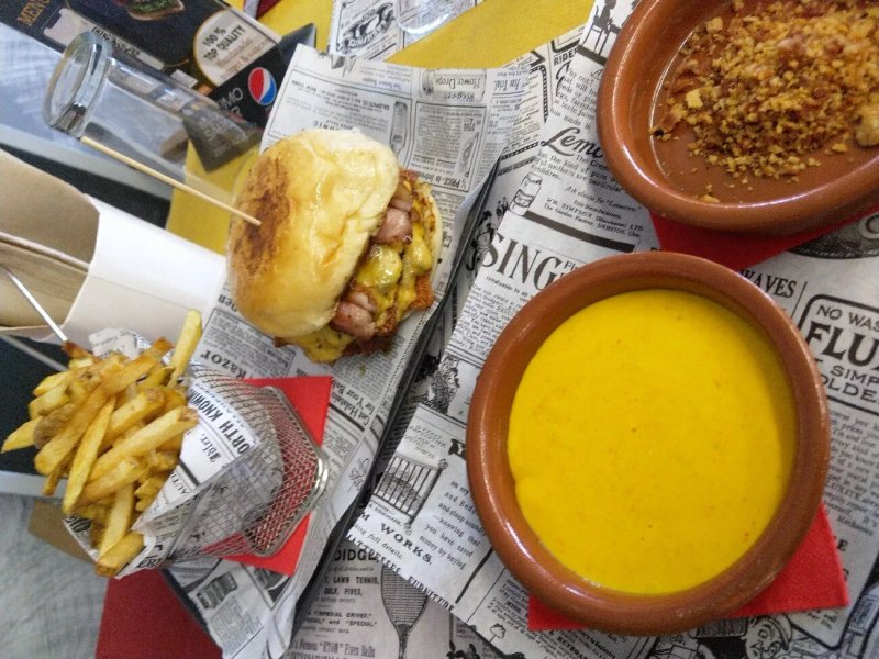 The "big Bun" Burgers