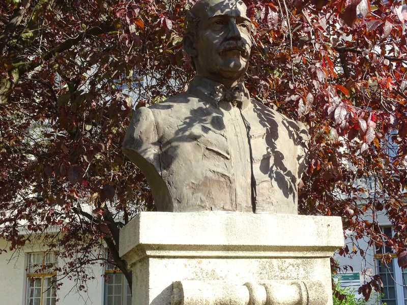 Statue of Ignac Semmelweis