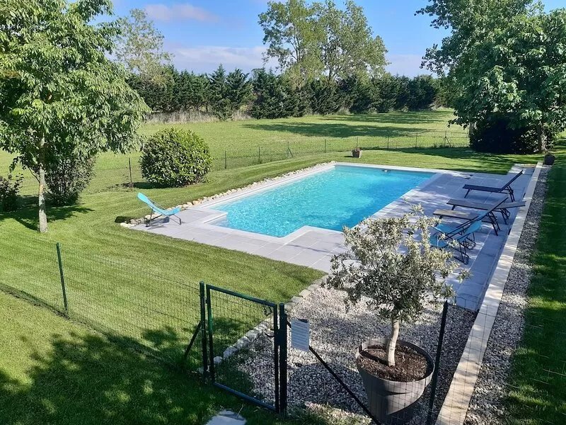 Charming family house with pool, 10 min from the beaches