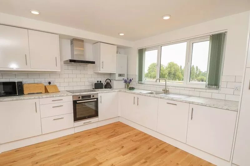 SYRAH, character holiday cottage, with hot tub in Seaview