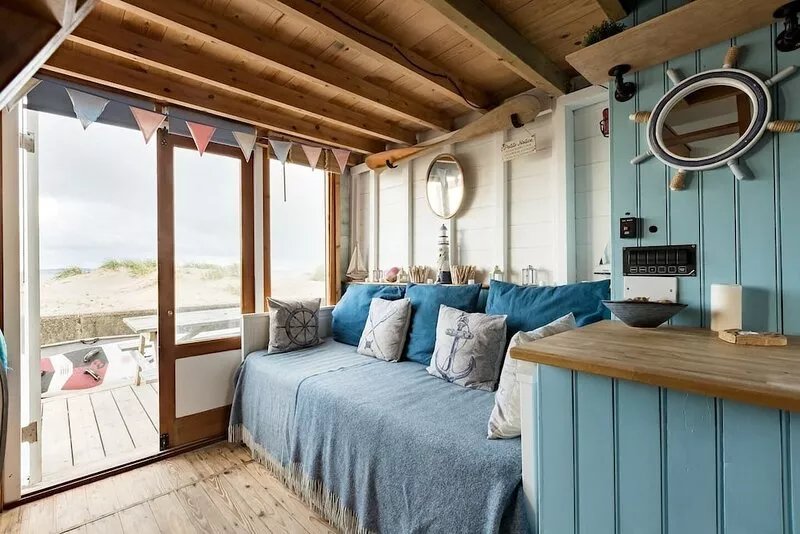 Sea-View Stargazing Beach Hut on Mudeford Sandbank
