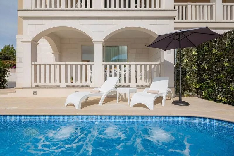 Villa Stone Art with Pool