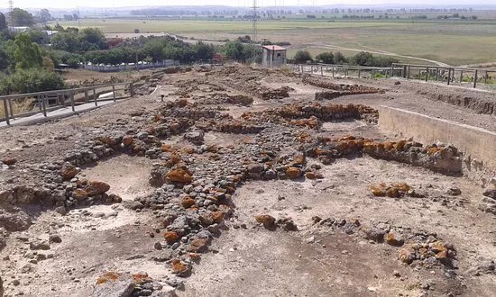 Castillo y ruinas de Dona Blanca