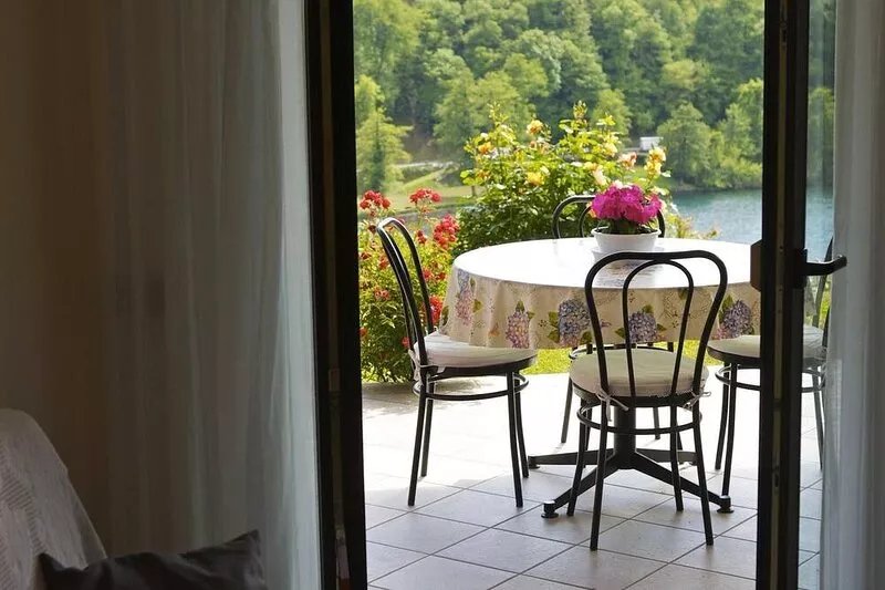 Cozy 3½-room apartment with 2 bathrooms and beautiful lake view
