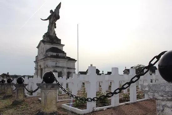 Monumento A Los Muertos Caidos En Las Diferentes Guerras