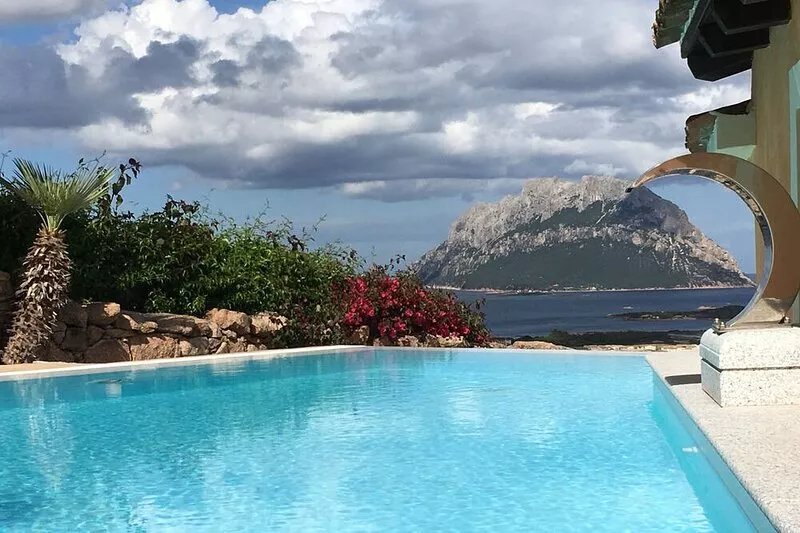 BEAUTIFUL HOUSE.  FANTASTIC PANORAMA. DREAM ATMOSPHERE.
