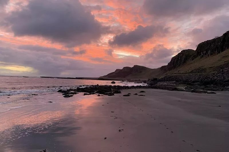 Driftwood Cottage Skye, 2 bedroom , Spectacular Seaview, close to Quiraing