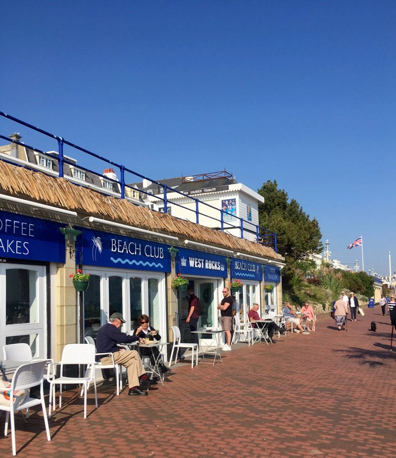 Beach house Cafe and Bar