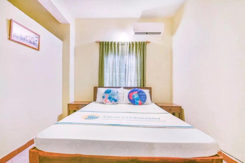 Double Room With Balcony And Shared Bathroom