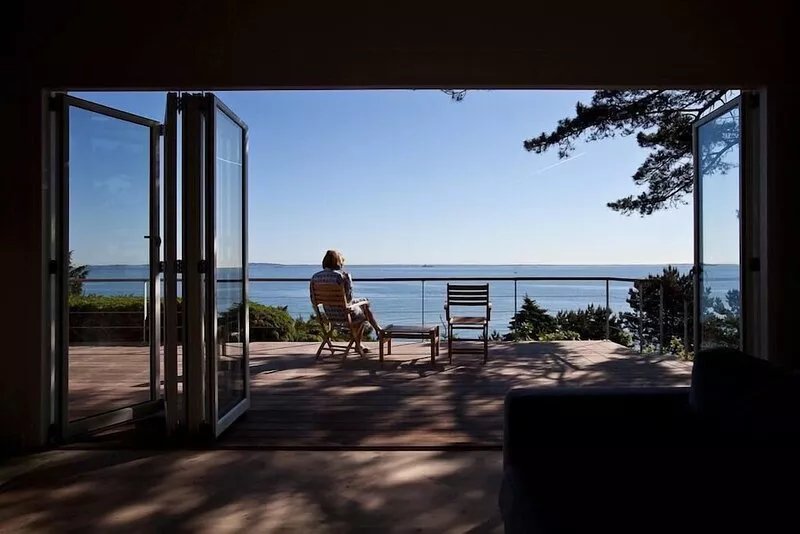 Large Holiday Home w/ Stunning Waterfront Views & Separate Guest house sleeps