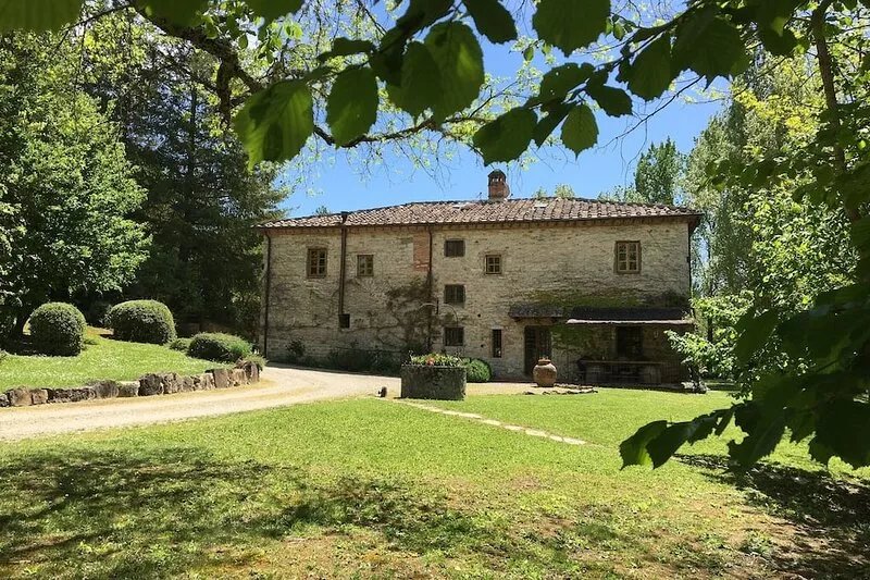 Beautiful historic Villa; sleeps max 13. 5 Bedrooms 5 Bathrooms, Private Pool