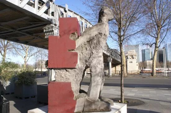 L’Apporteur de l’espoir Sculpture