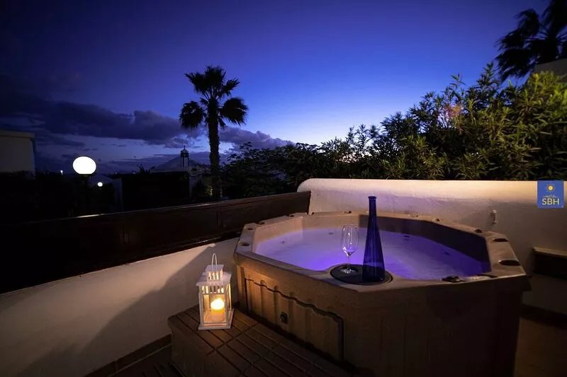 Spacious Villa in a great location, with hot tub