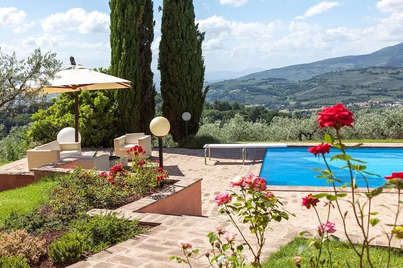 Charming spacious villa, ideal for family gatherings, total privacy, wide views