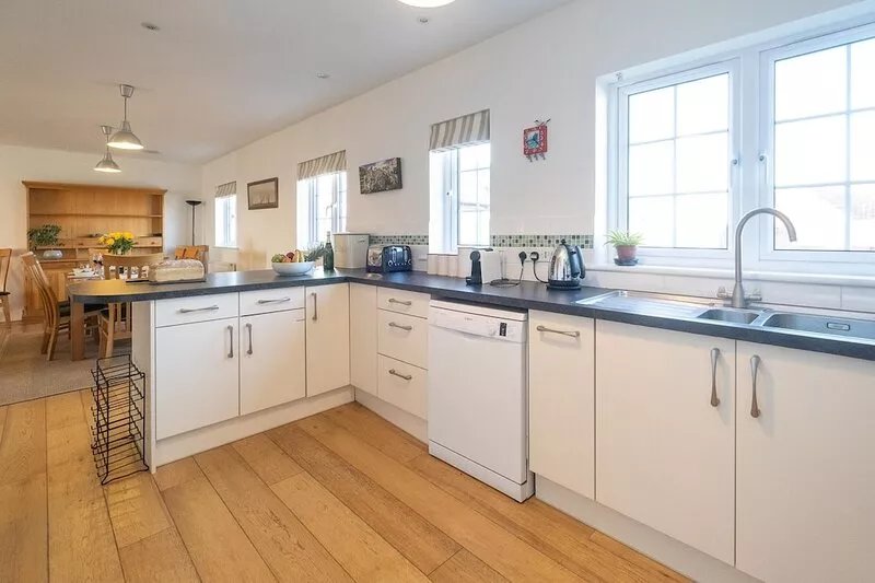 Gun Lodge - sleeps 6 guests  in 3 bedrooms