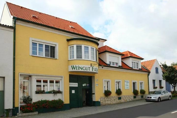 Weingut Gastezimmer Heuriger Fabian