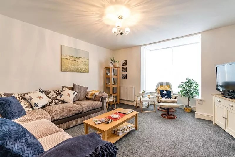 2br-sleeps5-privategarden-freeparking-pets