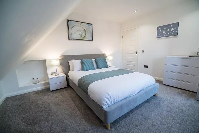 modern and stylish service, self catering accommodation in Falkirks town centre.
