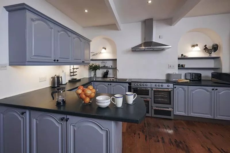 Delightful 6 Bedroom Cottage with Log Burner & Great Views