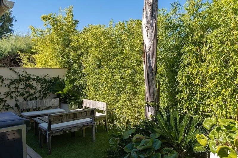 LA PAUSA, Town house with garden in the center of SAINT TROPEZ