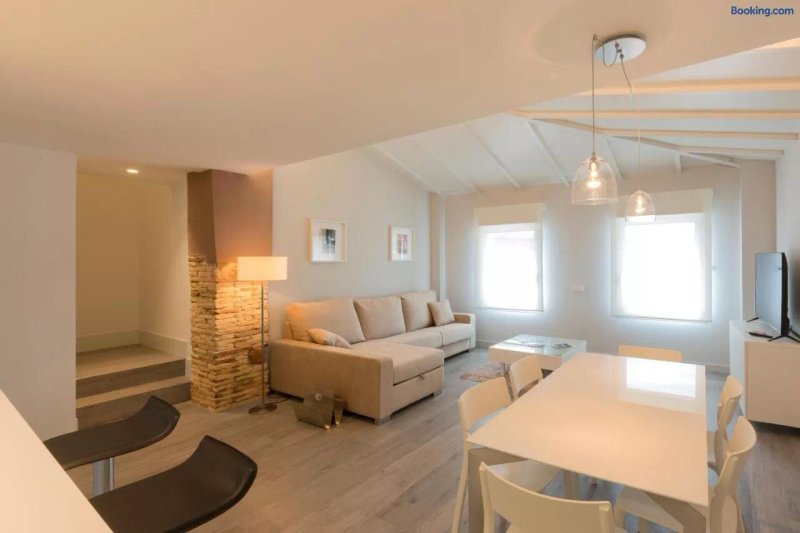 APARTAMENTOS TURISTICOS - PAPEL ARMADO - Calle Caldereros 33