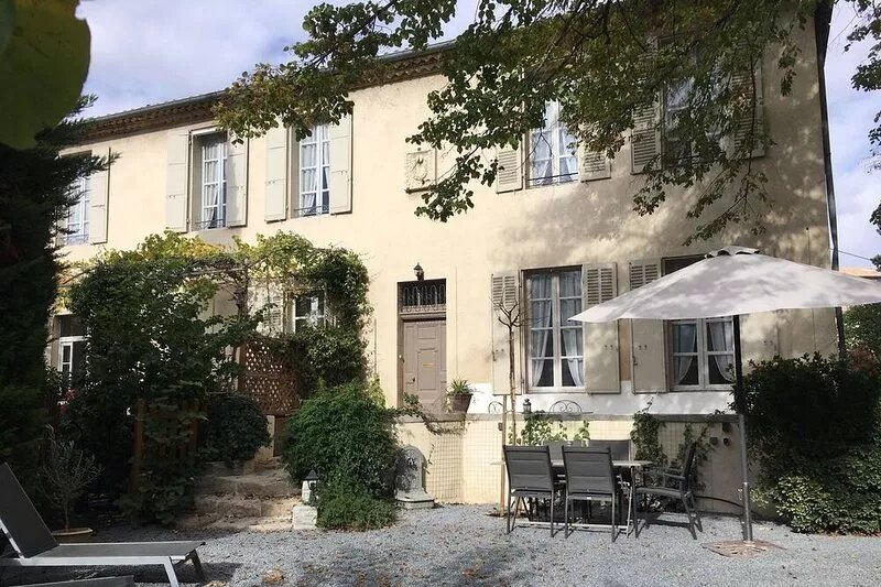 Eighteenth Provencal house in leafy Mazarin historic center park
