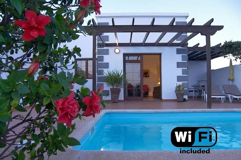 Holiday home with Private Heated Pool In Own Walled Grounds
