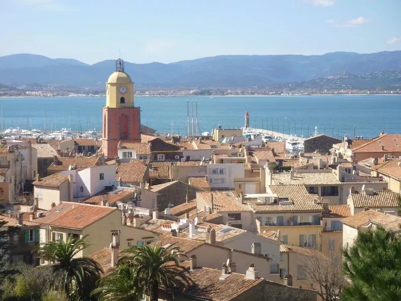 DELIGHTFUL TYPICAL PROVENCAL COTTAGE WITH LARGE SHARED POOL 12KM ST TROPEZ