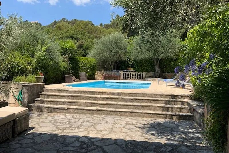 Authentic Mas in the middle of a magnificent property. Impressive view.