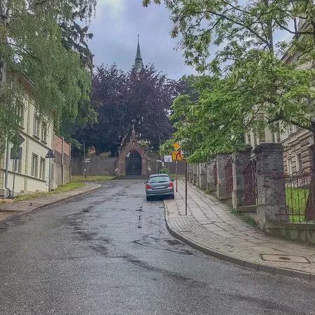KoSciol i Klasztor Siostr Karmelitanek Bosych