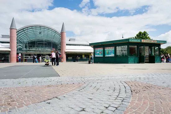Tourist Information Desk - Disneyland Paris